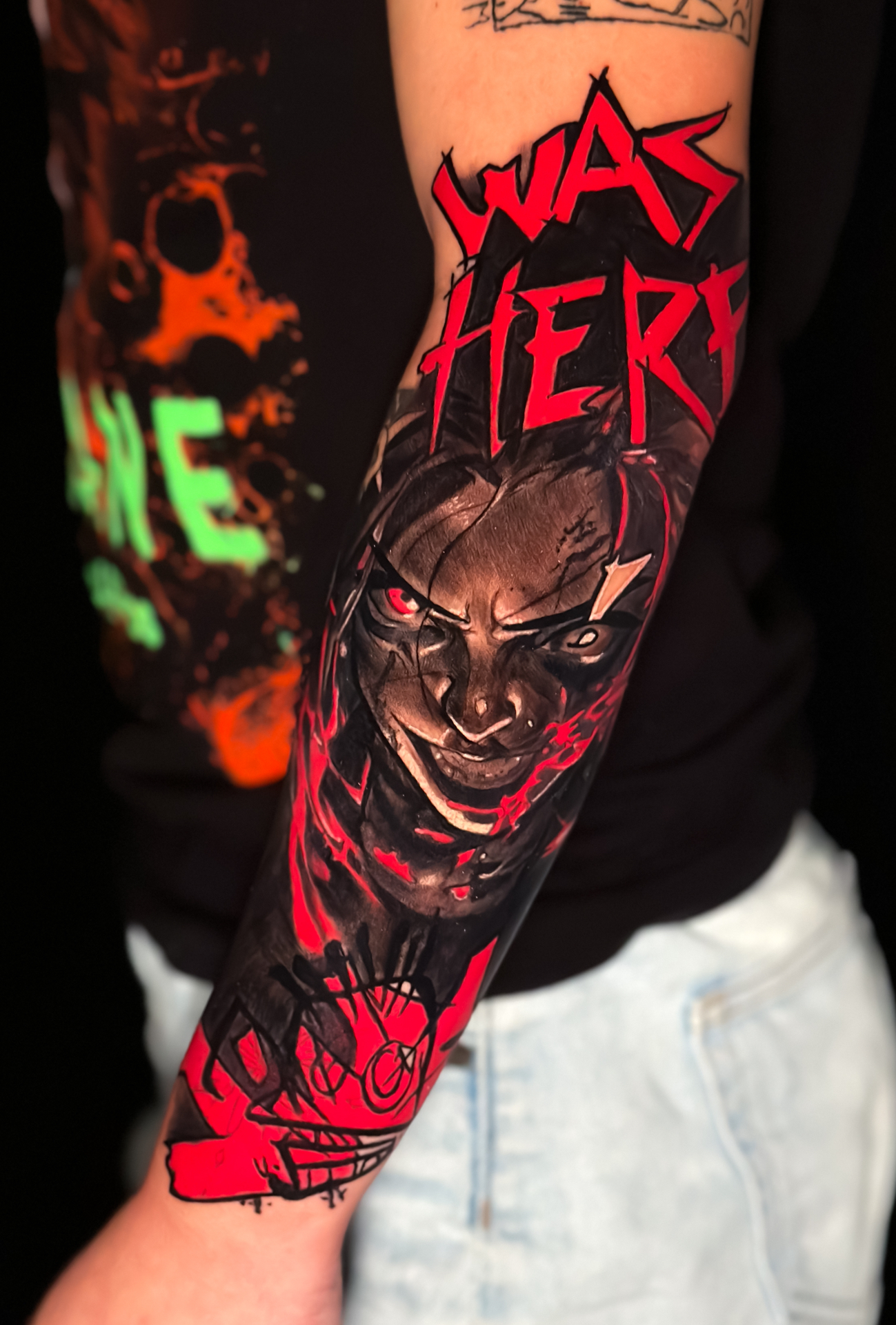 Full-color sleeve with a red-lettered design and a demonic face by Ramón Santiago at R INKS ARTS