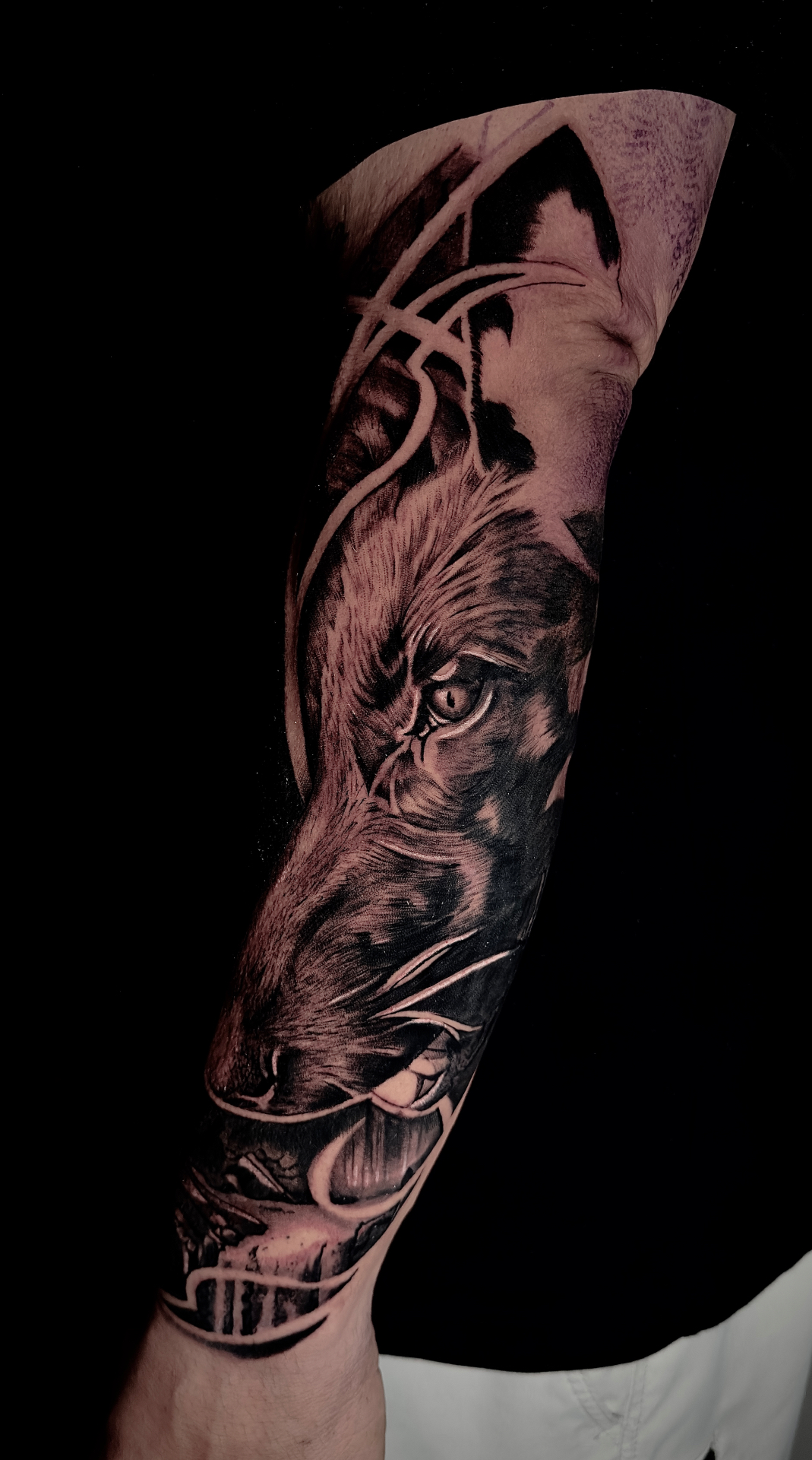 Black and grey panther sleeve with flowing dark design by Ramón Santiago at R INKS ARTS in Bayamón, Puerto Rico
